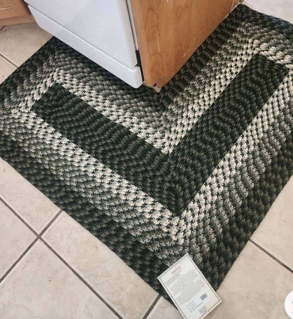 Alpine Braid Collection Hunter Stripe L-Shape Braided Rug